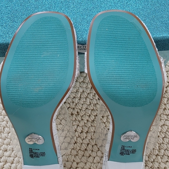 Snake Skin Slip On by Betsey Johnson box not included - Picture 3 of 14